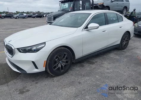 2026 BMW 530I xDrive из США, поврежденный, VIN WBA53FJ09TCW39573